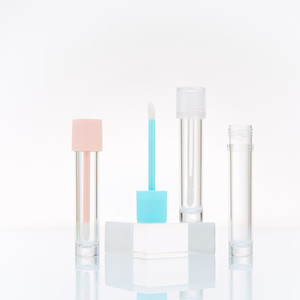 Envases de Plástico de Alta Calidad con Tapa de Rosca y Tubo Exprimible para Brillo Labial de 3 ml, con Pincel y Logotipo Personalizado - Product Image 1