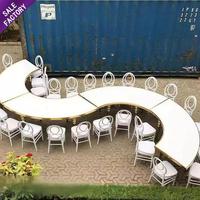 Meubles pour événements hôteliers, mariages et banquets, en acier inoxydable, table à plateau en verre en forme de S, ensembles de tables et chaises de salle à manger