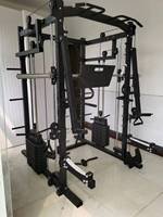 Équipement de fitness multifonctionnel : machine Smith, rack à squats avec câbles