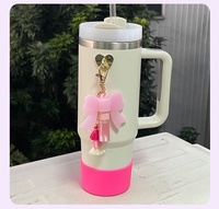 Porte-clés en silicone personnalisé en forme de nœud, support décoratif portable pour baume à lèvres, clip DIY pour coques de téléphone portable, qualité alimentaire, tendance
