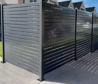 Panneaux de clôture en aluminium noir, élégants, horizontaux, pour l'extérieur, avec des motifs de treillis et de portails