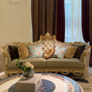 Guirlande Festonnée Impériale Grandiose et Élégante pour Décoration de Manoir, Château, Appartement, Canapé de Salon Rembourré - Product Image 1