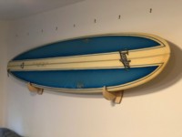 Support mural multifonctionnel moderne en bois pour planche de surf, idéal pour la décoration de salon et de la maison