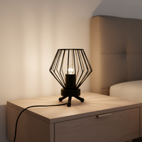 Lampe de table LED moderne nordique personnalisée en métal noir pour café et dîner, vente en gros
