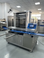 Machine d'alignement automatique de plateaux, arrangeur de plateaux automatique commercial pour la ligne de production de pâtisserie, de gâteaux et de biscuits