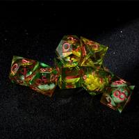 Jeu de dés en résine à bords nettes et transparents avec cœur liquide à paillettes mobiles, polyédriques, pour TTRPG et jeux de rôle de table