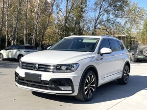 Valeur exceptionnelle <span class=keywords><strong>R</strong></span>-Line : <span class=keywords><strong>Tiguan</strong></span> L 330TSI 2021, un seul propriétaire, faible kilométrage, tout le style sans 4 roues motrices Premium - Product Image 2
