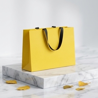 Sac cadeau en carton ivoire personnalisé, luxueux, durable et écologique, avec poignée et impression personnalisée pour les entreprises et le shopping