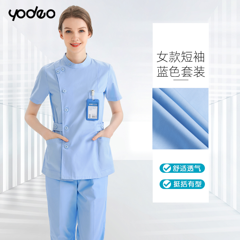 Traje de mujer de manga corta azul.