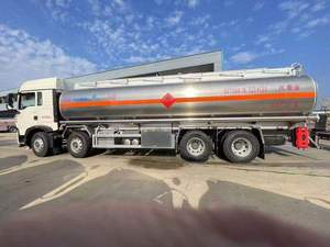 Nuevo Camión <span class=keywords><strong>Cisterna</strong></span> SINOTRUK HOWO 8x4 371HP, Camión <span class=keywords><strong>de</strong></span> Transporte <span class=keywords><strong>de</strong></span> Combustible <span class=keywords><strong>de</strong></span> 30000L - Product Image 4