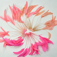 En gros, support de fleur en plumes teintes pour la chapellerie, les fascinators, les coiffes, les costumes, les loisirs créatifs et les décorations de fête