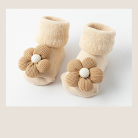 Chaussettes antidérapantes à fourrure 3D Cartoon Little Bear Mid-Tube en coton pour les tout-petits et les bébés.