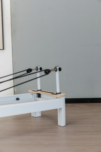 Lettino Reformer <span class=keywords><strong>Pilates</strong></span> in Lega di Alluminio di Alta Qualità con Carrello Grande e Binario Silenzioso per Studi <span class=keywords><strong>Pilates</strong></span> - Direttamente dalla Fabbrica - Product Image 6