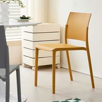 Chaise de salle à manger en plastique moderne, empilable, durable, économique et robuste pour salle d'événements - Vente en gros usine