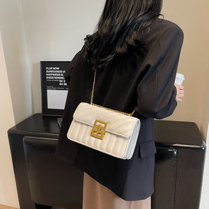 <span class=keywords><strong>Borsa</strong></span> da donna di lusso personalizzata Mipurela 2024 stile classico da donna <span class=keywords><strong>con</strong></span> catena trapuntata <span class=keywords><strong>borsa</strong></span> <span class=keywords><strong>a</strong></span> <span class=keywords><strong>tracolla</strong></span> firmata da donna in pelle sintetica - Product Image 6