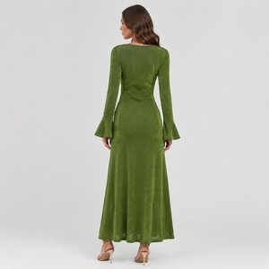 Robe longue décontractée pour femme à manches évasées boutonnées, couleur unie, extensible, avec fente et taille naturelle, idéale pour l'été - Product Image 4