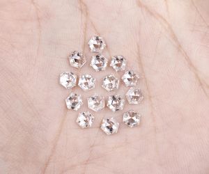 Boucles d'oreilles en diamant de laboratoire taille hexagonale 5,0 mm, couleur fantaisie, coupe antique unique, certifiées IGI - Product Image 3