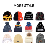 Gorro de punto acanalado multicolor a rayas al por mayor con diseño de orejas de gato, etiqueta tejida, cálido para invierno, estilo urbano, gorro tipo calavera para mujer