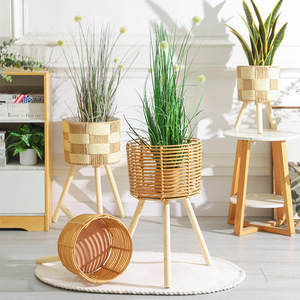 Support à fleurs en rotin avec base en bois massif, porte-plantes d'intérieur, pour salon, balcon, support de pot en bambou tissé sur pied - Product Image 1