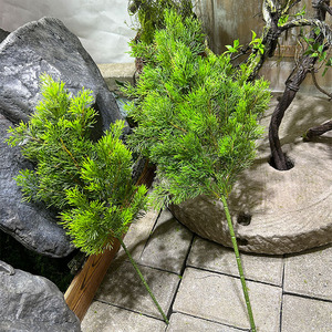Ramas de árbol de Navidad ultra realistas de pino, ciprés, arborvitae y pino Kumara, con hojas y agujas de plástico artificial de primera calidad. - Product Image 5