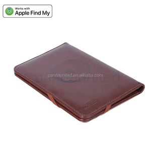 Il Tracker di copertura del passaporto Premium con trova il mio stile minimalista classico tecnologico contiene le carte necessarie per i viaggi e l'uso quotidiano - Product Image 3