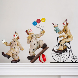 Statuetta Decorativa in Resina Fatta a Mano, Simpatico Clown da Circo Retrò, Regalo Originale per San Valentino - Product Image 2
