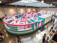Parc d'attractions gonflable géant commercial, aire de jeux intérieure et extérieure, parcours d'obstacles, château gonflable avec toboggans pour enfants