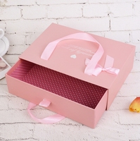Hochwertige wasserdichte recycelbare rosa Papp papier verschiebbare Geschenk box Schubladen box Verpackungs box mit Band griff benutzer definiertes Logo