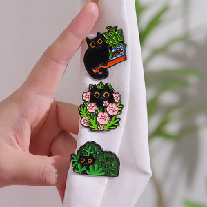 Broches en émail de chat de plante mignonne Intéressant Badge de chat noir Broche en émail de Cactus Convient avec une grande remise - Product Image 3