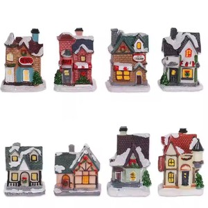 Petites décorations en résine, ornements pour arbre de Noël, maisons de poupées, maisons de village de Noël avec lumière LED - Product Image 3