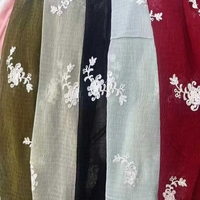 Kain Plisket Kerut Tahan Kusut dengan Bordir Aplikasi Bunga Putih untuk Abaya Wanita Sederhana, Gaun Maxi, Dapat Disesuaikan