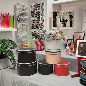 Cajas de Regalo Rígidas de Cartón Reciclable con Base y Tapa con Diseño de Flores, Recubrimiento UV, Rectangulares, de Lujo, con Logotipo Personalizado y Cierre Magnético - Product Image 4