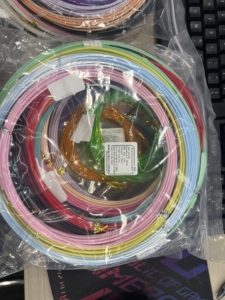 ชุดตัวอย่างเส้นพลาสติกสำหรับเครื่องพิมพ์สามมิติ ONROAD COMPANY ขนาด 1.75 มม. แบบ PLA หลายสี หลายวัสดุ - Product Image 1
