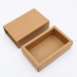 Petite boîte d'emballage de bonbons en papier kraft transparent pour enfants de Noël avec gaufrage et laminage mat pour les invités de mariage et les fêtes - Product Image 2