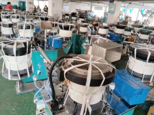 Machine d'assemblage automatique <span class=keywords><strong>de</strong></span> curseurs <span class=keywords><strong>de</strong></span> <span class=keywords><strong>fermeture</strong></span> <span class=keywords><strong>éclair</strong></span> à grande vitesse KYY pour une fabrication efficace <span class=keywords><strong>de</strong></span> fermetures <span class=keywords><strong>éclair</strong></span> - Product Image 3