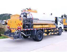 Camion pulvérisateur d'asphalte China TopBrand XLS603, capacité 4,5 m³, système entièrement hydraulique, moteur et boîte de vitesses, vitesse de fonctionnement 1,5-15 km/h - Product Image 3
