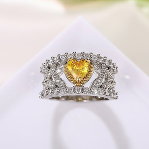 Anello Vintage a Cuore Traforato per Donne, Elegante Gioiello da Indossare all'Indice - Product Image 4