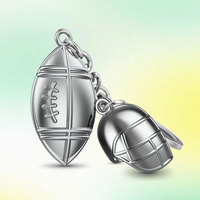 Petit cadeau commémoratif de sport personnalisé Porte-clés de simulation créative de football Pendentif de sac à dos en métal transfrontalier