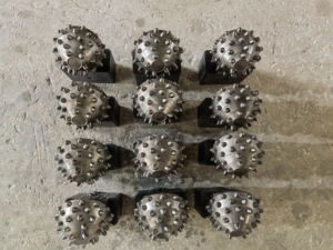Deris Bibo API Standard IADC 517/637 Single Rock Roller <b>Bit</b> for Rotary <b>Drilling</b> Rig Segment Palm Replaceable Cutters Single Roll - Product Image 5