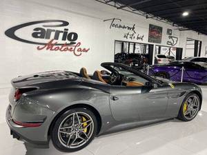 Autos Usados en Venta: T 2017-2023, 2 Puertas, Convertible, Color Oscuro, Tracción Trasera, Asientos de Cuero, Techo Corredizo de Aluminio - Product Image 3