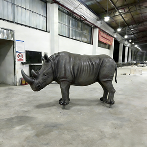 リアルなブロンズ仕上げの樹脂製サイ像、UV耐性・耐水性のある屋外ホテル入口アート設置用モデル - Product Image 3