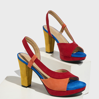 Escarpins compensés en daim à bout ouvert, couleur contrastante rouge, orange et bleu, avec soutien de la voûte plantaire, style sexy et tendance urbaine