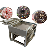 Machine à glaçage et enrobage pour beignets, pâtisseries et desserts, idéale pour les boulangeries, avec options chocolat, sucre et crème
