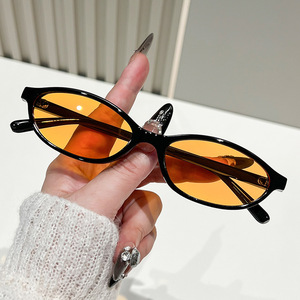 Lunettes de soleil œil de chat, monture noire, verres PC, protection UV400, style rétro tendance pour femmes - Product Image 1