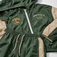 Ensemble de survêtement rétro 2 pièces pour homme : veste zippée à capuche et short en nylon froissé imprimé, coupe-vent, style streetwear, avec patchs de football