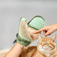 Gant anti-poils pour le toilettage des chiens et des chats