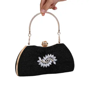 2024 The new dinner bag solid color shoulder bag diagonally crosses the niche exquisite clutch cross-border wholesale