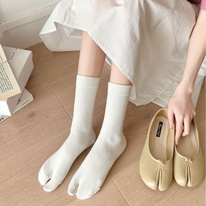<span class=keywords><strong>Chaussettes</strong></span> <span class=keywords><strong>japonaises</strong></span> à deux orteils de couleur unie à rayures larges <span class=keywords><strong>Chaussettes</strong></span> minimalistes basiques pour orteils Tabi Chaussures Printemps Eté <span class=keywords><strong>Chaussettes</strong></span> fines en coton - Product Image 2