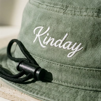 Topi Bucket Katun Hijau Sage Unisex dengan Tali Pengikat Dagu dan Tali Serut yang Dapat Disesuaikan untuk Hiking, Memancing, dan Aktivitas Luar Ruangan