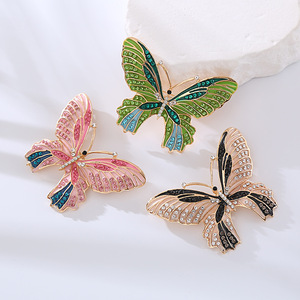 Europeu americano high-end borboleta broches acessórios de metal elegante cristal strass colorido broches moda - Product Image 1